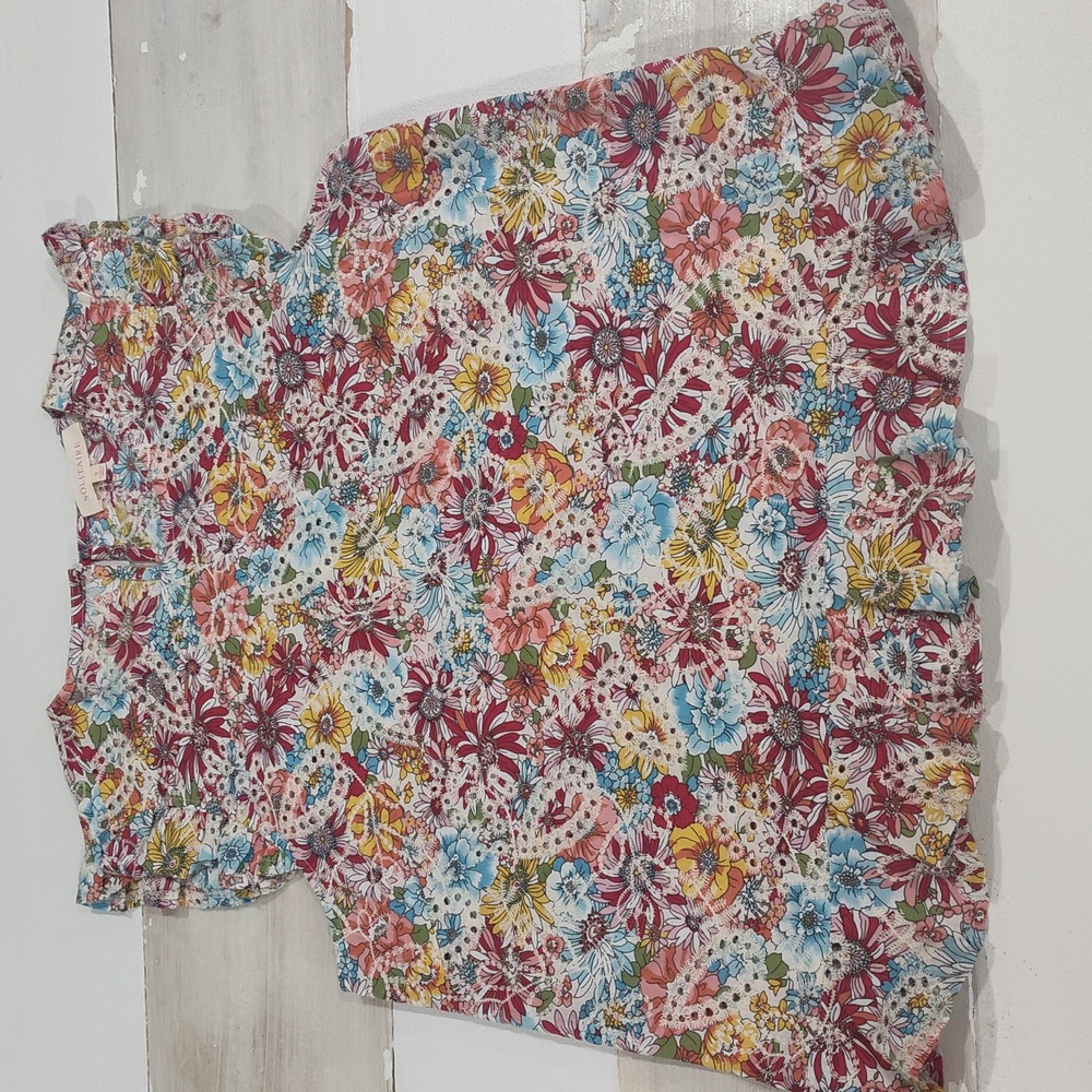 Solitaire Red and Blue Floral Blouse in Size Small